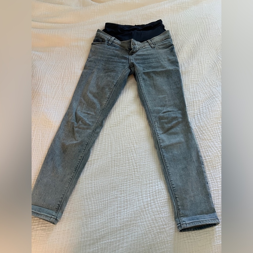 Old Navy Women's Maternity Skinny Jeans in Light Wash